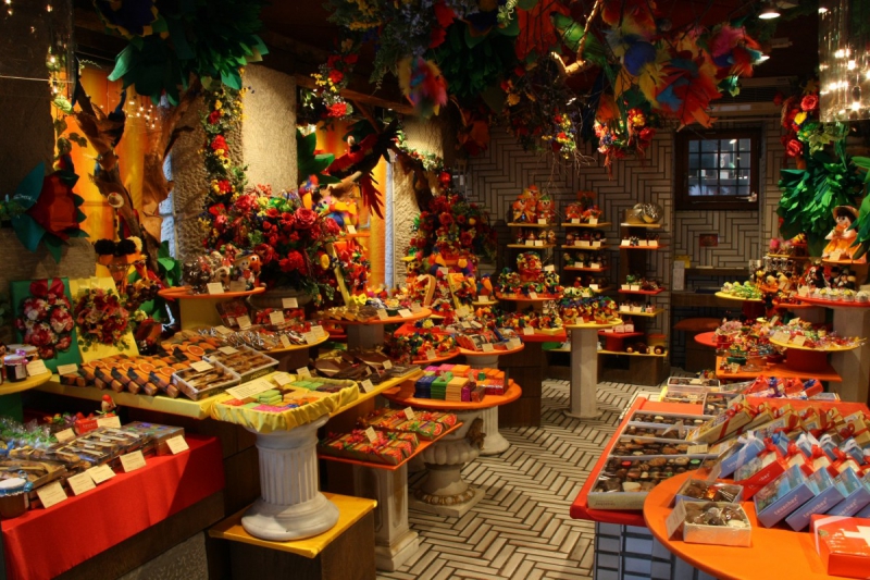 vente-LE BOURGUET-min_candy_store_chocolate_shop_chocolate_switzerland-393515